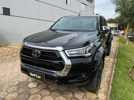 TOYOTA HILUX 2.8 D-4D TURBO DIESEL CD SRX PLUS 4X4 AUTOMÁTICO TOYOTA HILUX 2.8 D-4D TURBO DIESEL CD SRX PLUS 4X4 AUTOMÁTICO